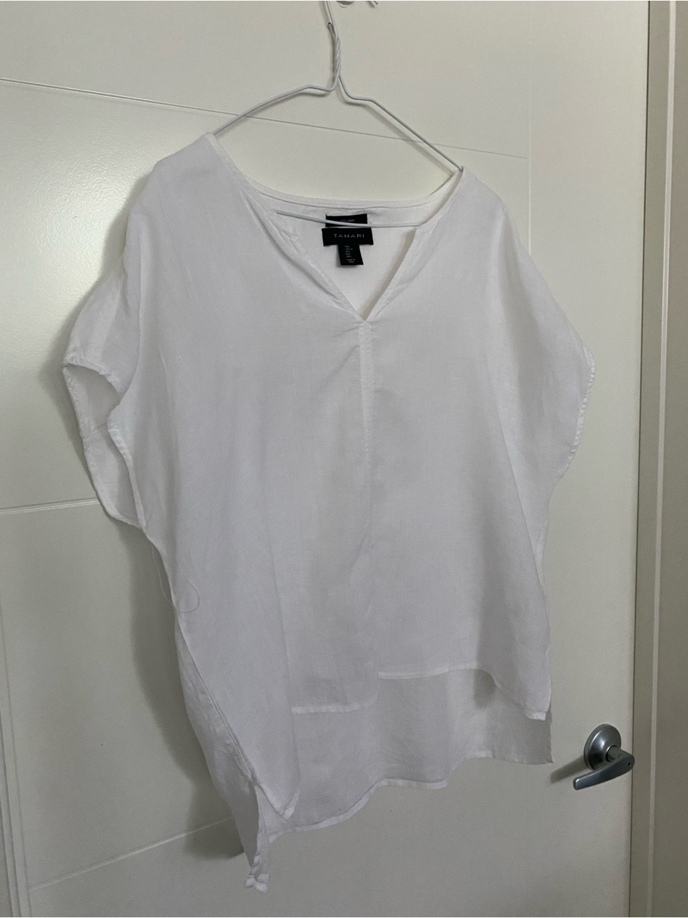 Tahari Linen White V-Neck Short-Sleeve Shirt